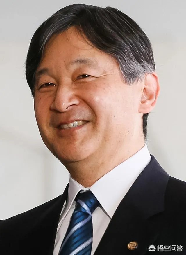 日本天皇退位，是天皇权力大还是首相权力大？两者之间有什么关系？
