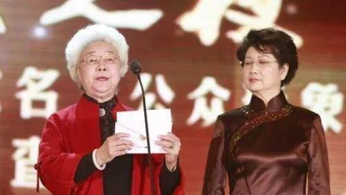 4位至亲人患癌离世,一生不拍广告,92岁田华为什么不敢退休?