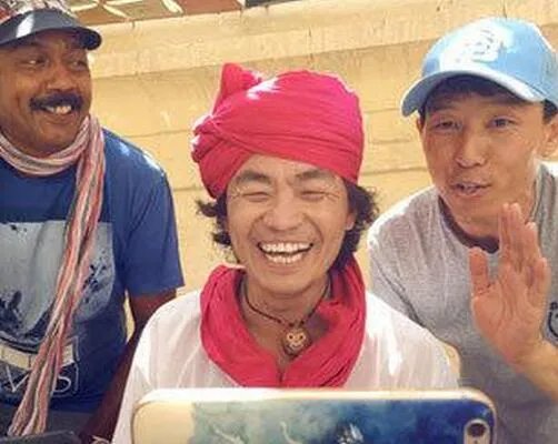 王宝强一家四口首亮相   笑星直播400万人围观