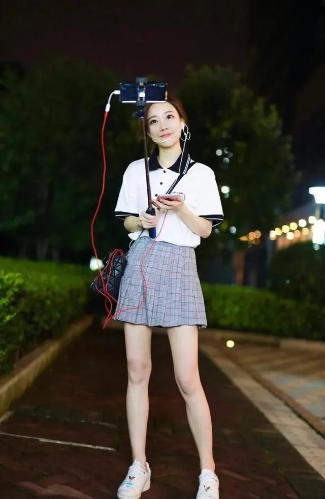 如何评价冯提莫?
