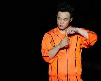 关于陈奕迅说自己很久都没有收入一事,你有何看法?