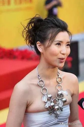 有哪些明星在走红毯时的尴尬事令你捧腹大笑?