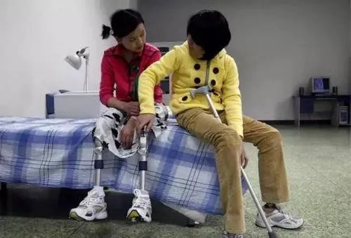 双腿截肢小伙做健身教练,残疾人是不是更加要自强不息?