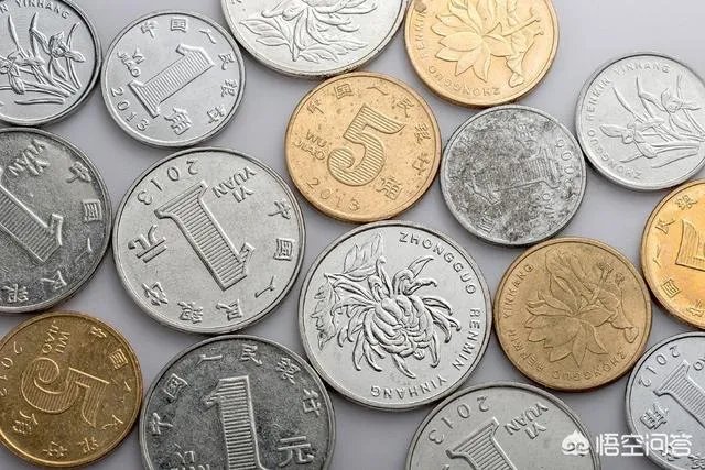 上海工行员工加班八小时点清近三万枚硬币,满足顾客一次性存储需要,你怎么看?