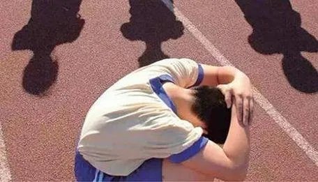 云南一学生被群殴致受伤,事情起因是什么?当孩子被霸凌父母要做些什么?