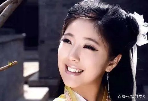 从一夜爆红到销声匿迹,“校园女神”赵奕欢,如今怎么样了?
