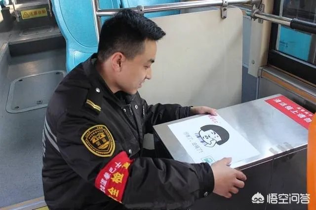 如何看待青岛一90后公交司机设计超萌表情包成网红?