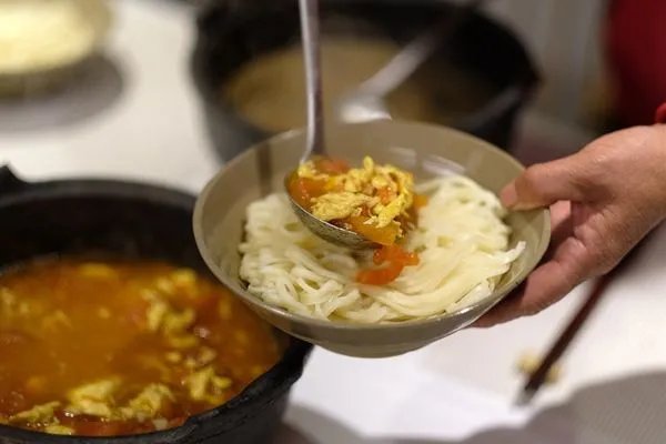早餐自提柜一天收入近万元,你觉得这是个好商机吗?
