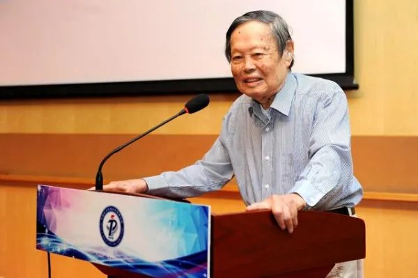 如何看待杨振宁的夫人翁帆向清华大学捐献200万美金?