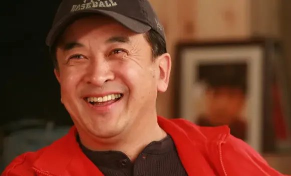 曾经的少将黄宏,免职后就被带走,这几年他的状况令人唏嘘,发生了什么?