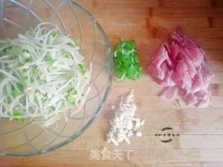 黄豆芽炒肉