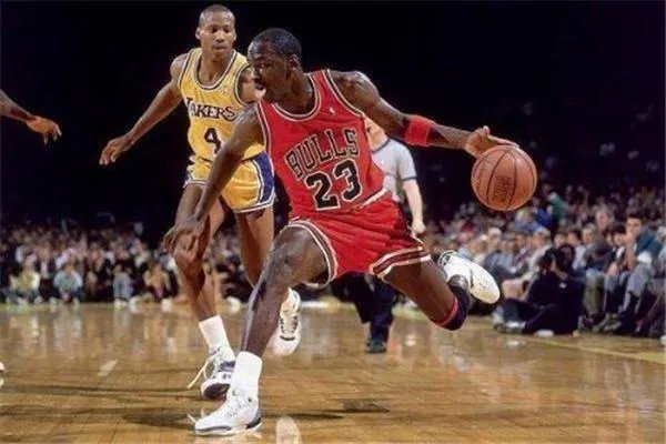 现在NBA的第一人莱昂纳德得30000分需要多少赛季?