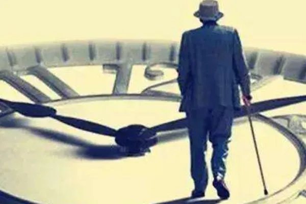 一名退休人员返聘后因工死亡待遇的争议:如果你是仲裁员,你认为应该如何解决