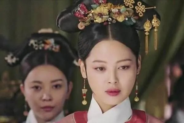 这个把落难民间的公主买回来当奴隶的少女,后来为何被返回宫廷的公主处死了呢?