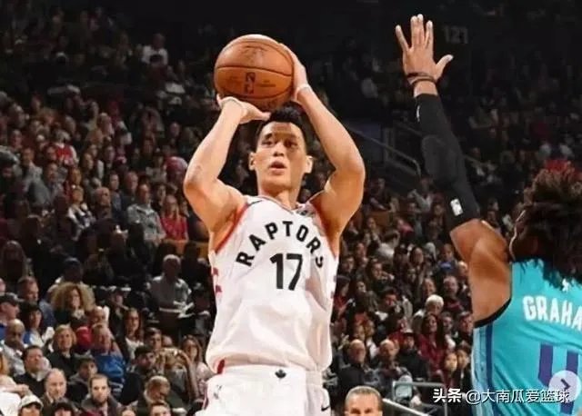 NBA自由市场开放许久,林书豪无人问津,在台湾演讲时几度落泪,大家怎么看待此事?