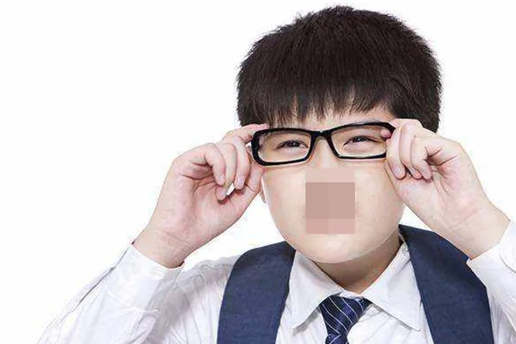 青少年近视图片