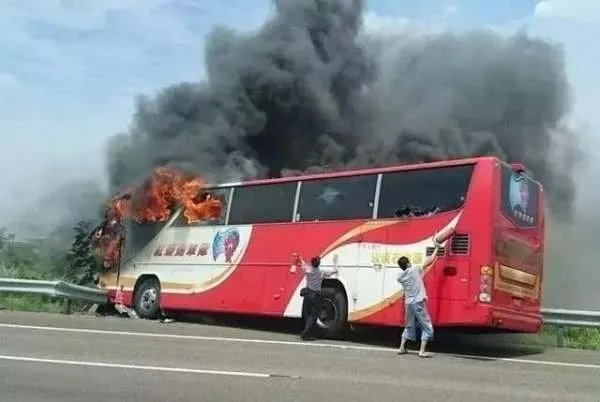 公交车或校车,着火后应该怎么办?