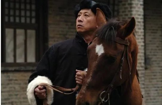 闪亮军刀的演员名单