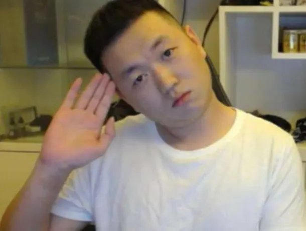 药水哥喊话挑战李连杰向佐,药水哥能打过向佐吗?