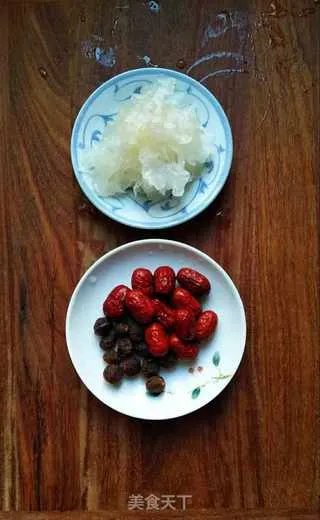 莲子银耳汤
