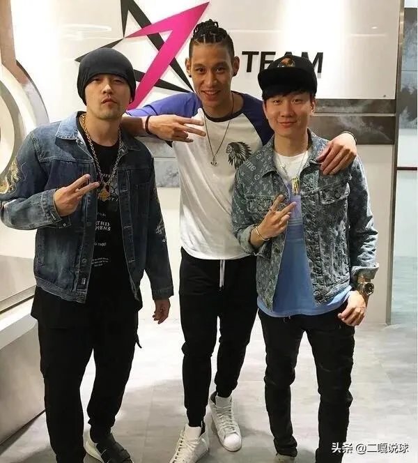 NBA自由市场开放许久,林书豪无人问津,在台湾演讲时几度落泪,大家怎么看待此事?