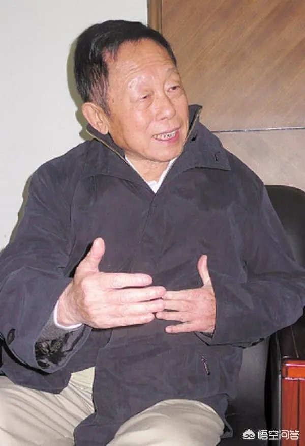 如何看待黄一鹤导演葬礼冷清的事实?