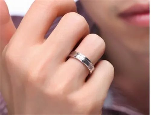 男生戒指戴法 单身男生戒指戴哪只手