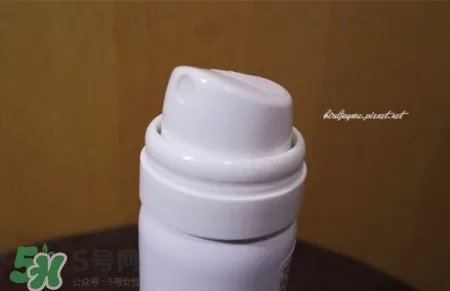 理肤泉喷雾真假辨别图对比