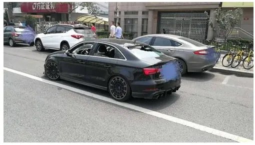 奥迪撞飞出租司机伤情如何?