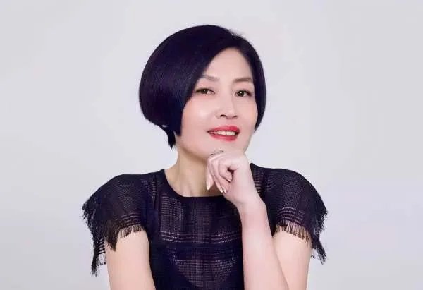 哈文与赵本山隔空开撕,有本事永远不登春晚,究竟发生了什么?