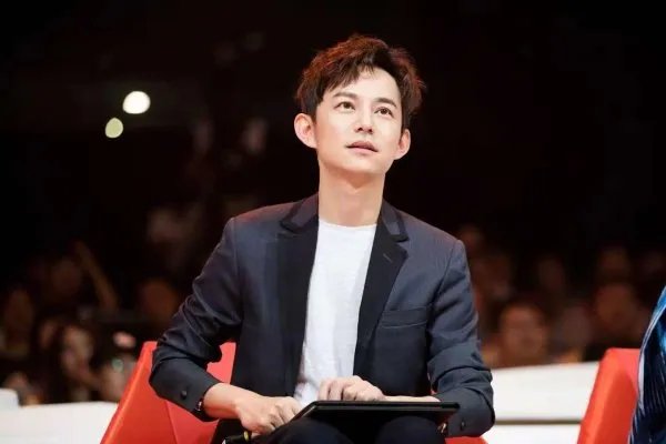 《快乐大本营》何炅再次喊错郭京飞名字,郭京飞如何犀利回怼?
