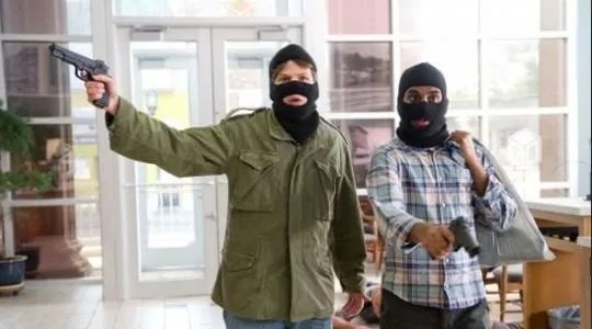 如果给15平的无人便利店投资15万元，一年回本，你会投资做吗？