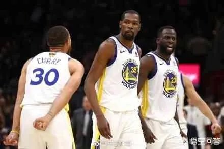 NBA总决赛G4,第四节全队都给库里喂球,是不是想帮他拿FMVP?