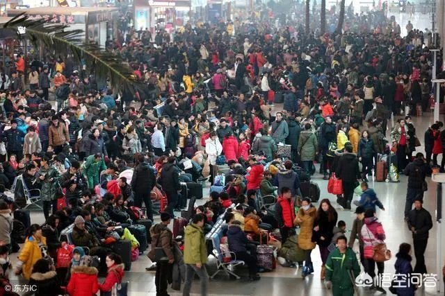 春运的时候,很多农民工不会使用抢票软件,导致买不到票或者只是站票,有办法解决吗?