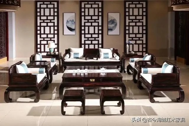 客厅是红木家具卧室衣柜和床选什么颜色？