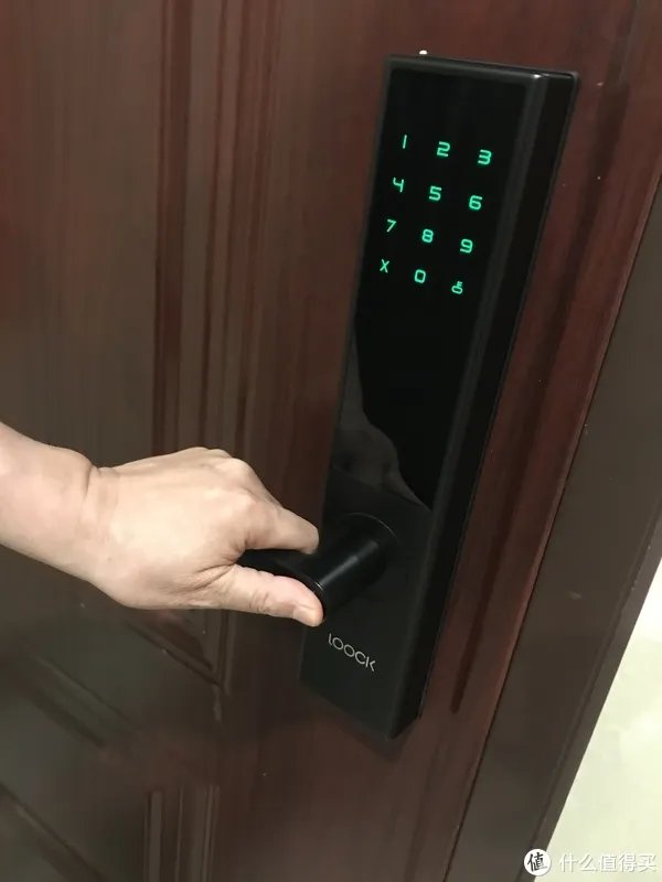 自然舒服的开锁方式, 鹿客智能指纹锁Classic版本