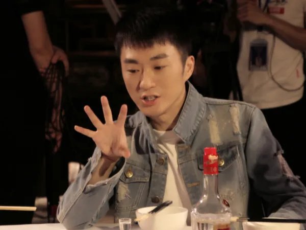四川一导演起诉刘德华等人抄袭,并索赔近1亿元,这名导演究竟是谁?