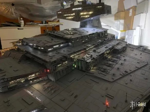 3米长歼星舰！大神3000小时还原《星球大战》超级武器
