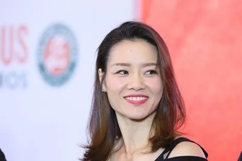 歌手李娜的近况如何?