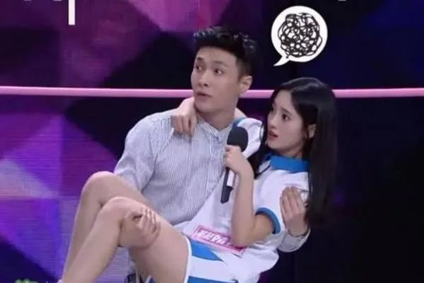张艺兴抱鞠婧祎是哪期