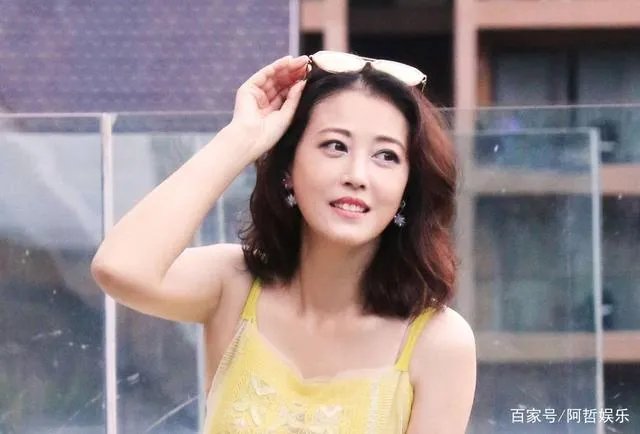 头婚娶周海媚，二婚与邝美云闪婚闪离，吕良伟现在怎么样了？
