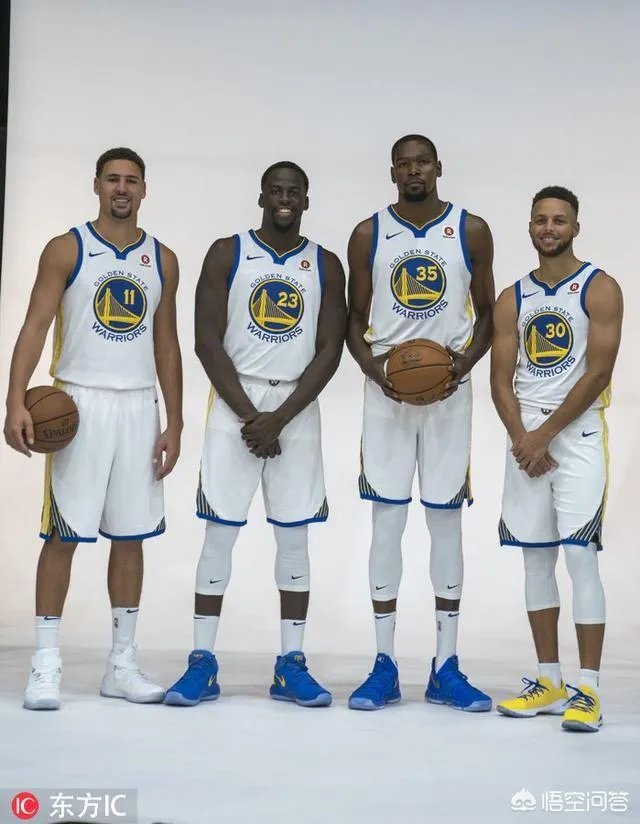 NBA总决赛G4,第四节全队都给库里喂球,是不是想帮他拿FMVP?