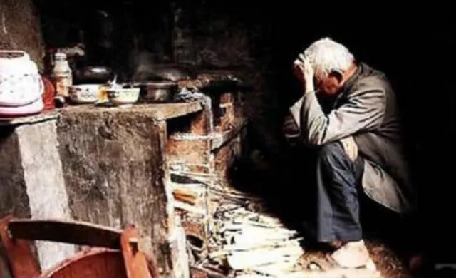 农村没有退休金的老人,该怎么办?