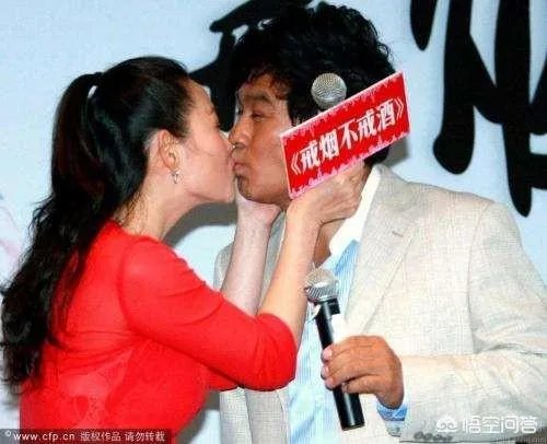 朱时茂饭后与美女吻别,你怎么看?