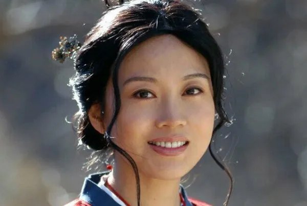闫妮分手后亲密照流出,是不是前男友的报复行为?