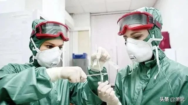 美国确诊人数从前天的35000直降到26000,是真的吗?