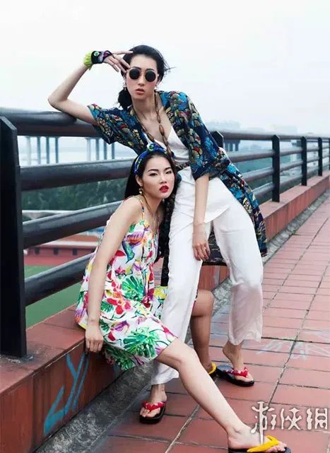 广东工业大学长腿校花闺蜜写真走红！一棵双生的花朵