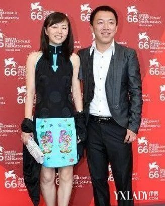 影帝黄渤的老婆小欧历经13年步入婚姻感情美满