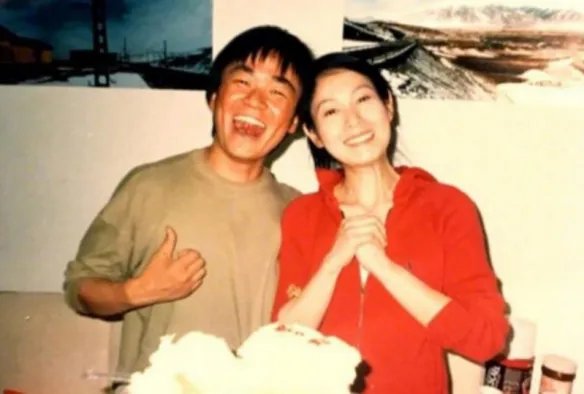 王宝强微博晒与刘德华刘若英19年前合照!回忆满满!