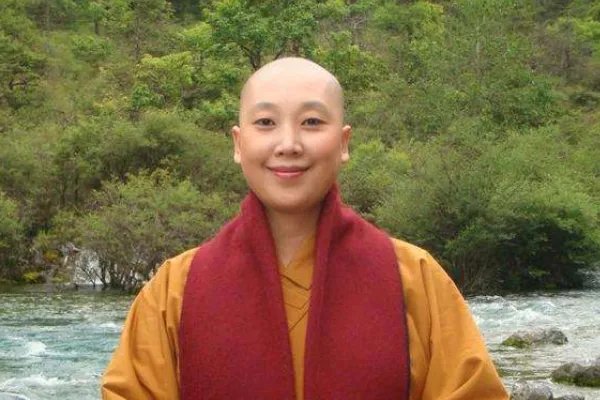 歌手李娜的近况如何?